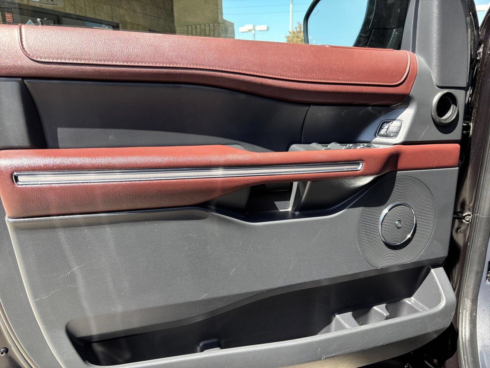 Used 2024 Ford Expedition Max Limited AWD/4WD image 18