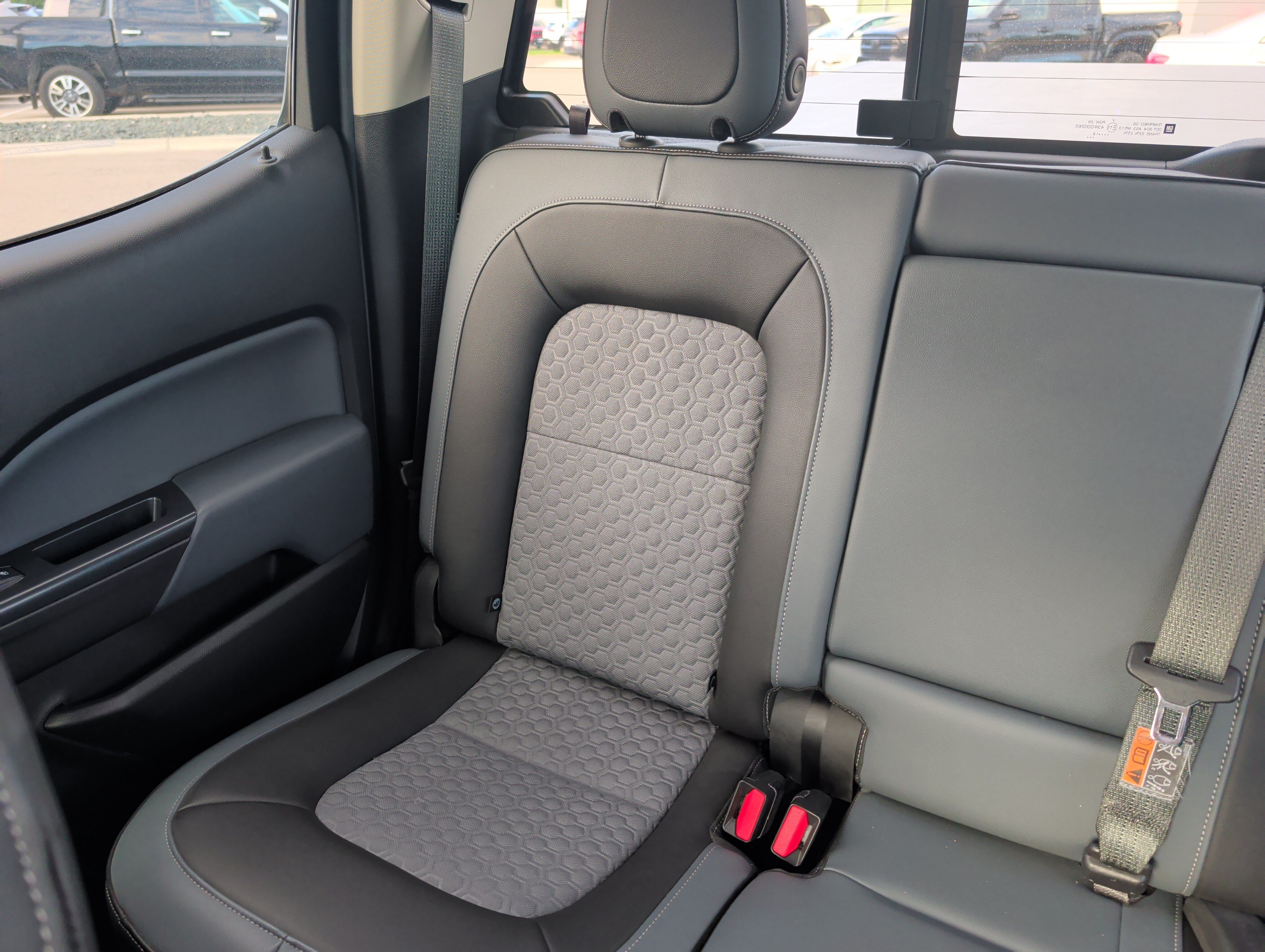 Used 2018 Chevrolet Colorado Z71 AWD/4WD image 17