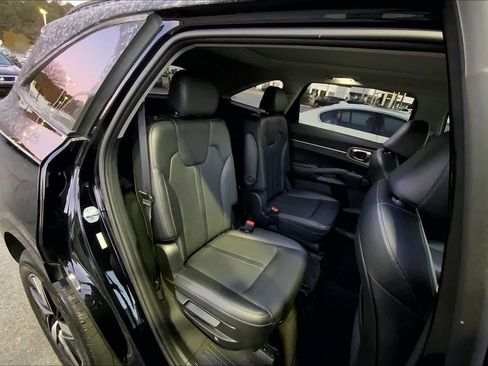 Used 2023 Kia Sorento EX w/ Panoramic Sunroof Package image 18