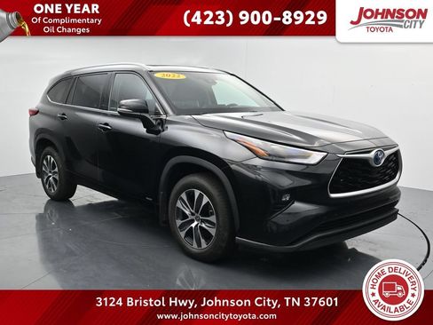 Used 2022 Toyota Highlander XLE AWD/4WD image 1