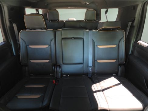 Used 2022 GMC Yukon XL AT4 w/ Technology Package AWD/4WD image 14