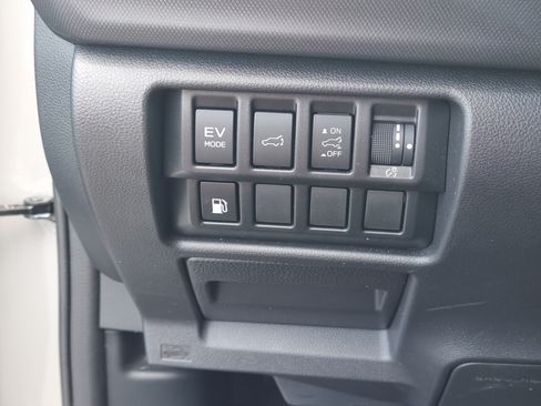 Used 2025 Subaru Forester Premium AWD/4WD image 24