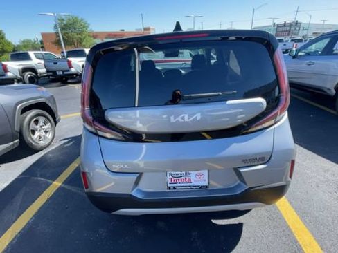 Used 2025 Kia Soul LX w/ LX Technology Package FWD image 9