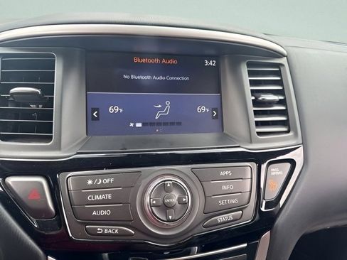 Used 2018 Nissan Pathfinder SV image 5