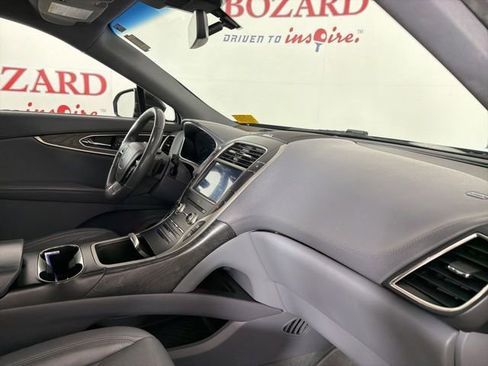 Used 2019 Lincoln Nautilus Reserve FWD image 17