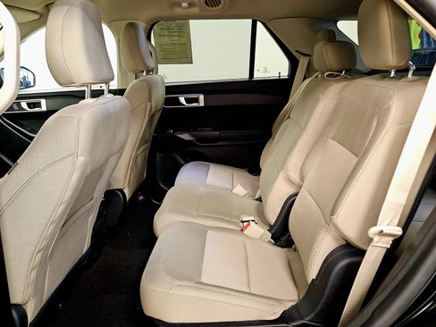 Used 2023 Ford Explorer 4WD w/ Class IV Trailer Tow Package image 9