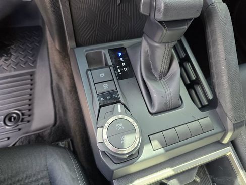 Used 2024 Toyota Tacoma SR5 AWD/4WD image 28