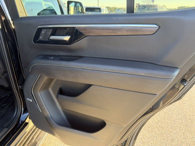 Used 2025 Chevrolet Tahoe Premier AWD/4WD image 40