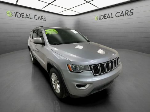 Used 2021 Jeep Grand Cherokee Laredo RWD image 3
