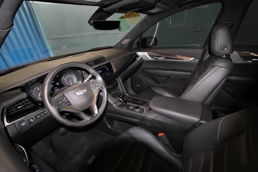 Used 2023 Cadillac XT6 Premium Luxury w/ Platinum Package FWD image 2