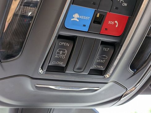Used 2025 Jeep Grand Cherokee Altitude AWD/4WD image 20