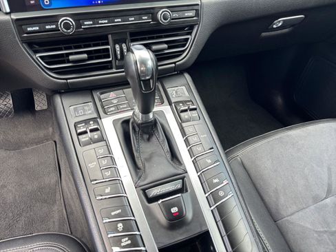Used 2019 Porsche Macan AWD/4WD image 30
