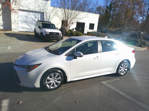 Used 2025 Toyota Corolla LE image 7