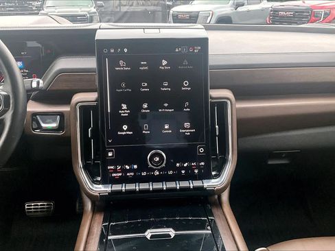 Used 2025 GMC Yukon Denali Ultimate w/ LPO, Floor Liner Package AWD/4WD image 34
