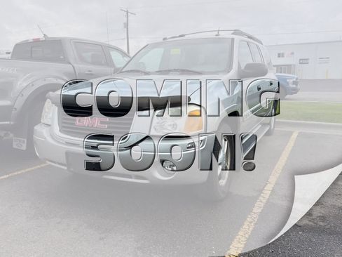 Used 2005 GMC Envoy XL SLE AWD/4WD image 1
