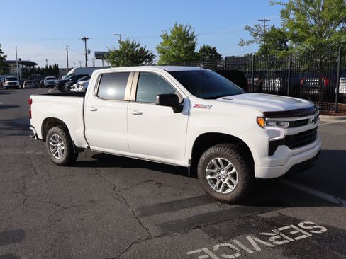 Used 2023 Chevrolet Silverado 1500 RST w/ Z71 Off-Road Package AWD/4WD image 2