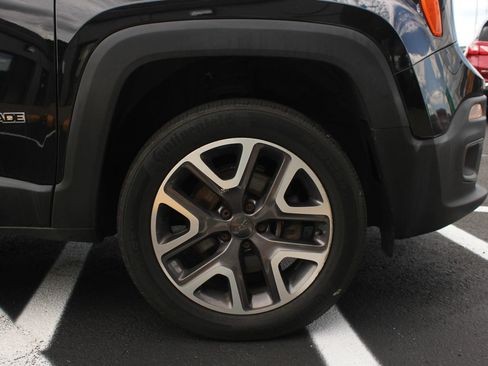 Used 2015 Jeep Renegade Latitude w/ Popular Equipment Group AWD/4WD image 9