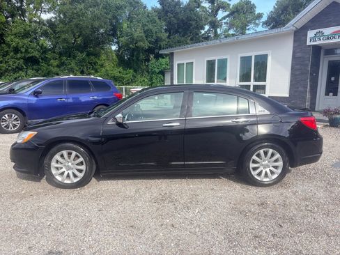 Used 2014 Chrysler 200 Limited FWD image 2