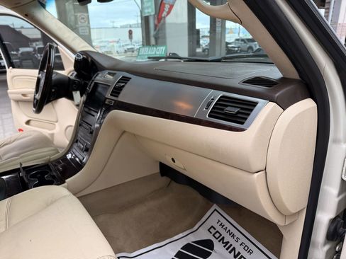 Used 2008 Cadillac Escalade AWD image 19