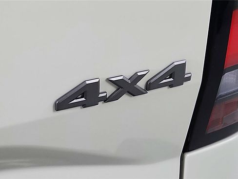 New 2026 Nissan Frontier S image 22