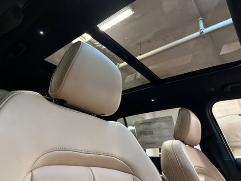 New 2025 Jeep Grand Cherokee L Limited image 17