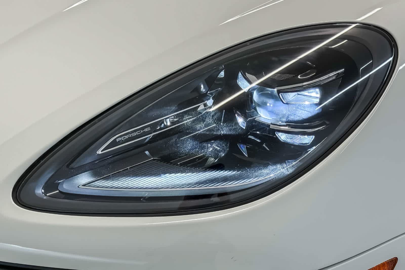 Certified 2023 Porsche Macan AWD/4WD image 15