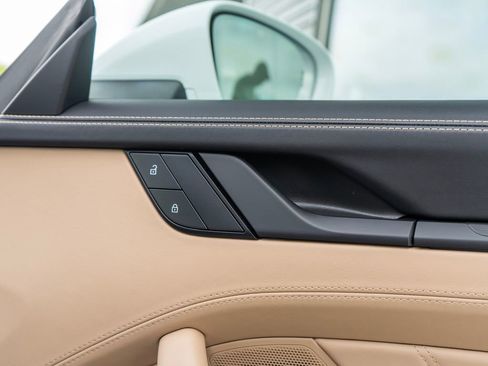 Used 2023 Porsche 911 Carrera 4 GTS image 33