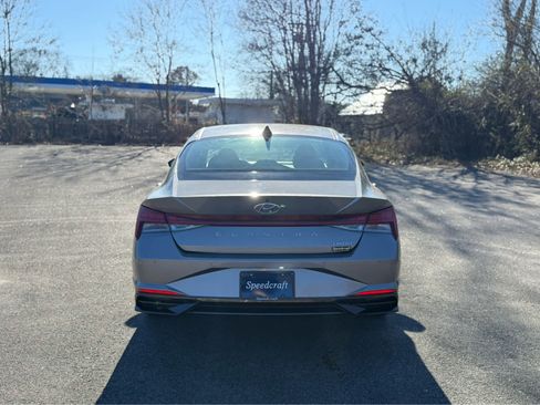 Used 2023 Hyundai Elantra Limited image 6