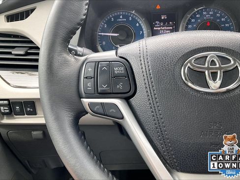 Used 2018 Toyota Sienna XLE w/ XLE Navigation Package FWD image 24