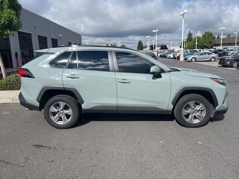 Used 2022 Toyota RAV4 XLE w/ Convenience Package image 4