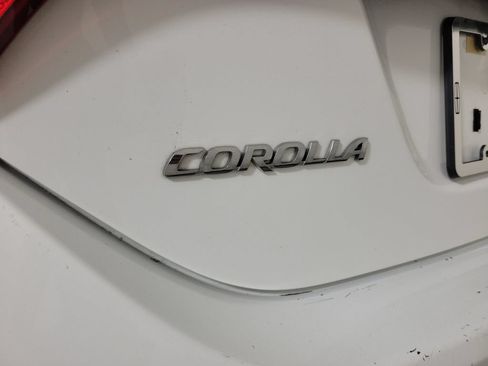 Used 2017 Toyota Corolla LE FWD image 6