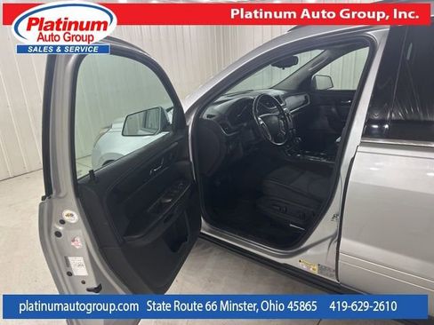 Used 2017 Chevrolet Traverse LT image 10