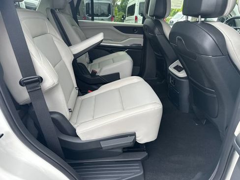 New 2026 Lincoln Navigator Premiere AWD/4WD image 16