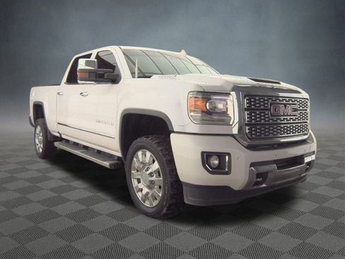 Used 2019 GMC Sierra 3500 Denali w/ Duramax Plus Package image 17