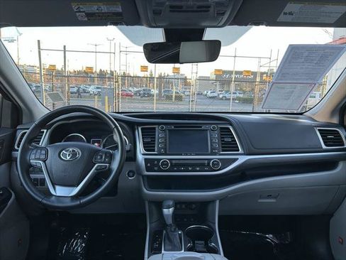 Certified 2019 Toyota Highlander Limited AWD/4WD image 17