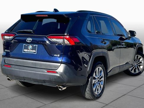 Used 2021 Toyota RAV4 XLE Premium image 12