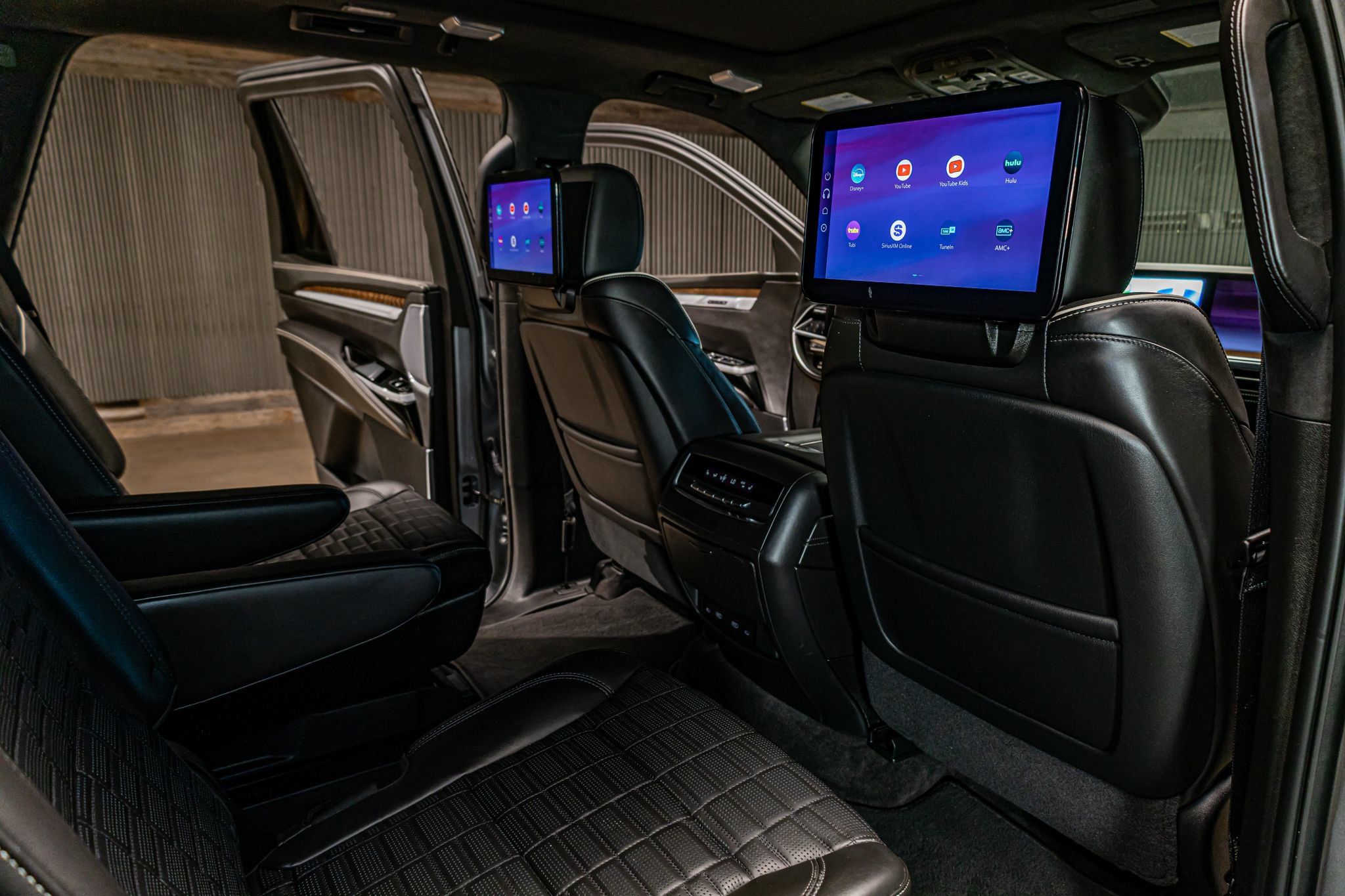 Used 2026 Cadillac Escalade Platinum Sport w/ LPO, ONYX Package AWD/4WD image 27