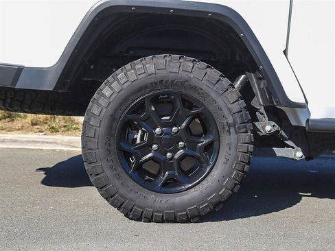 Used 2023 Jeep Gladiator Willys image 13