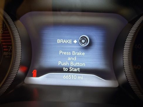 Used 2019 Jeep Cherokee Overland image 12