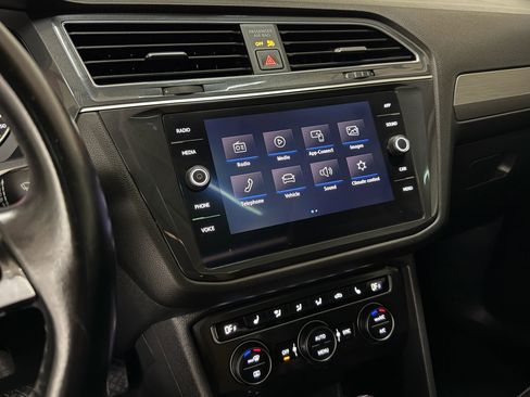 Used 2019 Volkswagen Tiguan SE w/ Panoramic Sunroof Package image 46