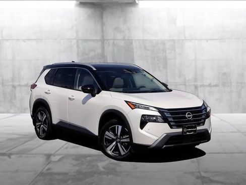 Certified 2025 Nissan Rogue SL w/ SL Premium Package FWD image 2