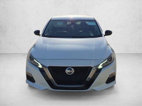 Used 2019 Nissan Altima 2.5 SR FWD image 2
