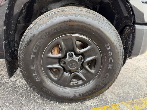 Used 2014 Toyota Tundra SR image 8