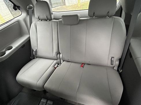 Used 2017 Toyota Sienna XLE image 27