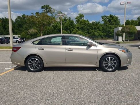 Used 2018 Toyota Avalon XLE Premium image 3