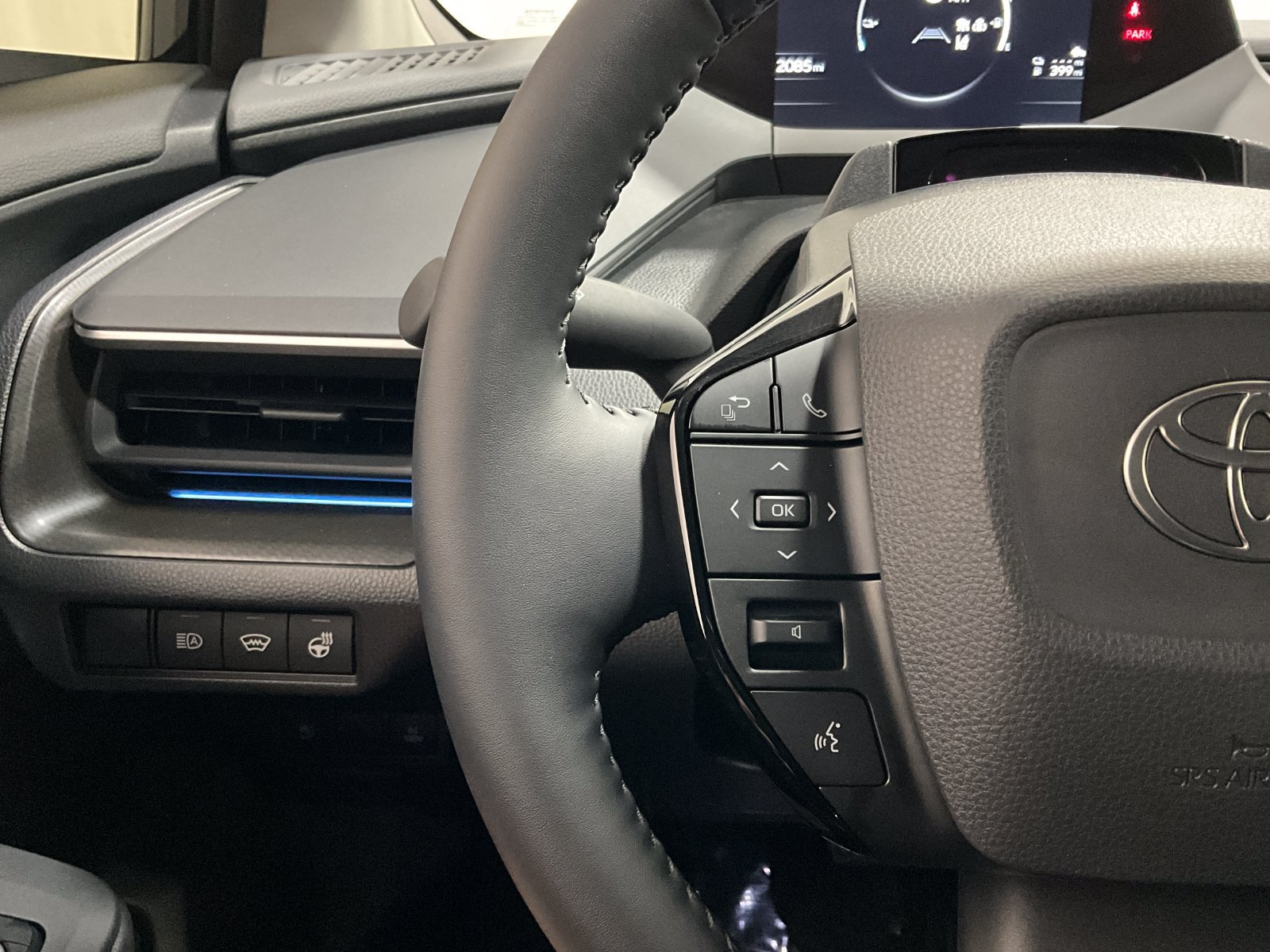 Used 2026 Toyota Prius Plug-In Hybrid FWD image 19