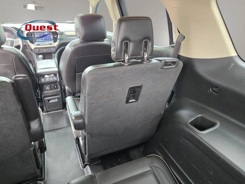 Used 2018 GMC Acadia Denali AWD/4WD image 50