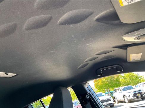 Used 2018 Toyota C-HR XLE FWD image 13