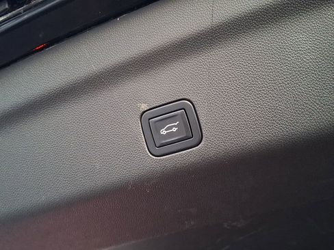 Used 2022 Chevrolet Tahoe RST w/ Sport Performance Package image 28