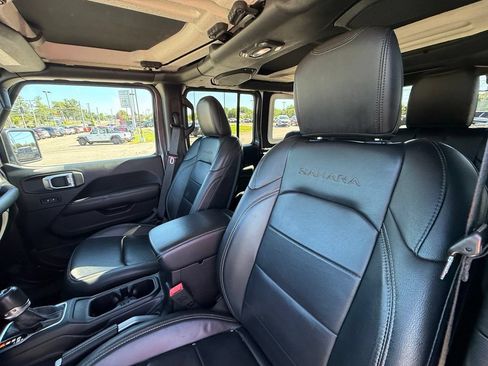 Used 2018 Jeep Wrangler Unlimited Sahara AWD/4WD image 13